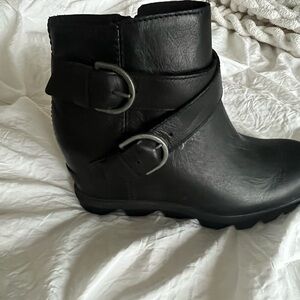Sorel Ankle Wedge Bootie, Women’s size 8. Minimal wear, black leather.